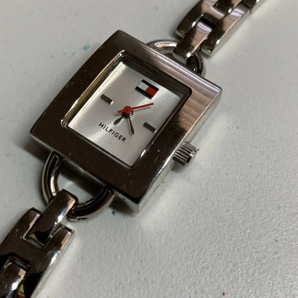 Tommy Hilfiger Ladies Wrist Watch Silver Tone Square (T00184)